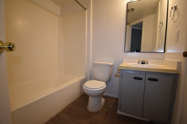 Building Photo - 156 E 21st St