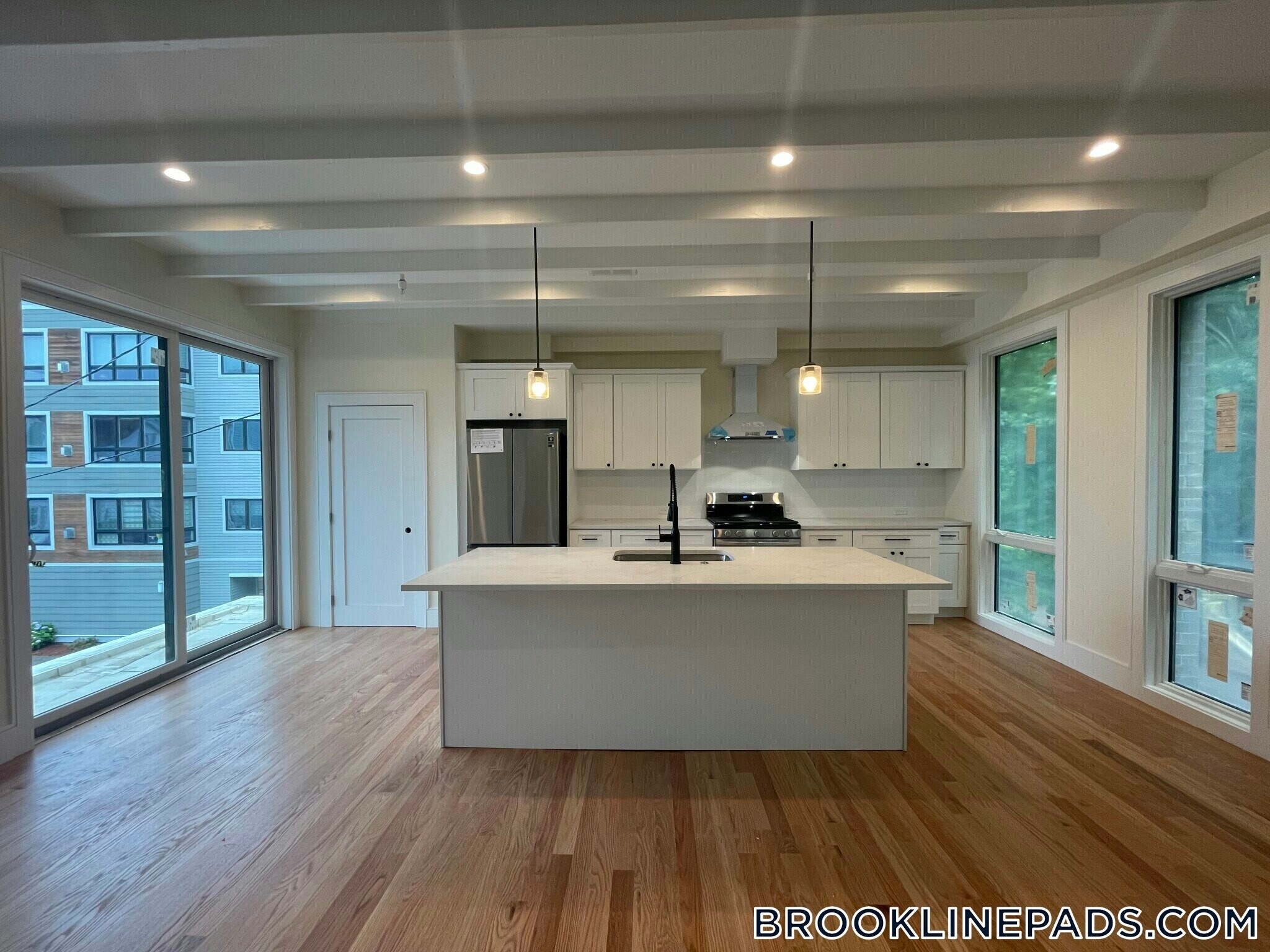 Building Photo - 65 Cameron St