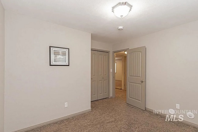 Building Photo - 2221 Frontier Dr