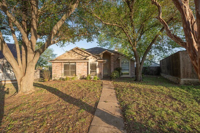 Building Photo - Cedar Hill Home in a great Neighborhood!