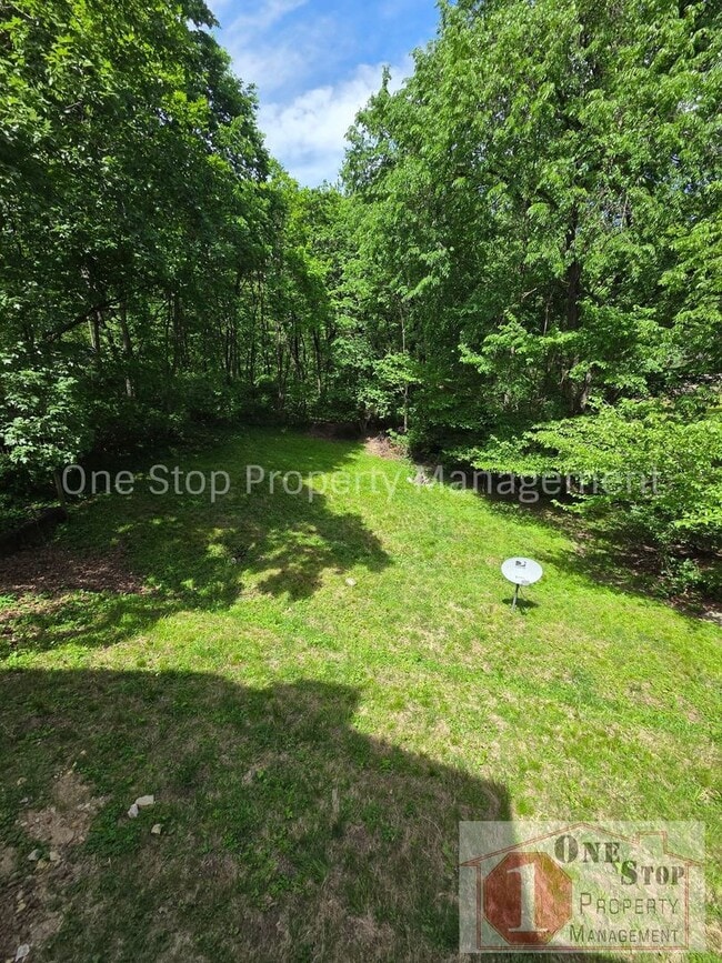 Building Photo - 4 Bedroom, 2.5 Bathroom Home in North Kansas City, Missouri
