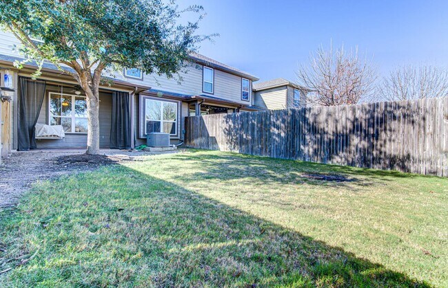 Building Photo - Cute as a Button 3/2.5 home in Parmer Village Townhomes, move-in ready!