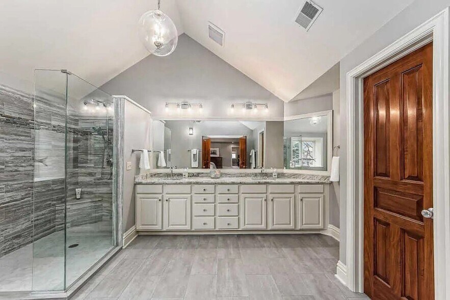 Building Photo - 8034 Balmoral Ct