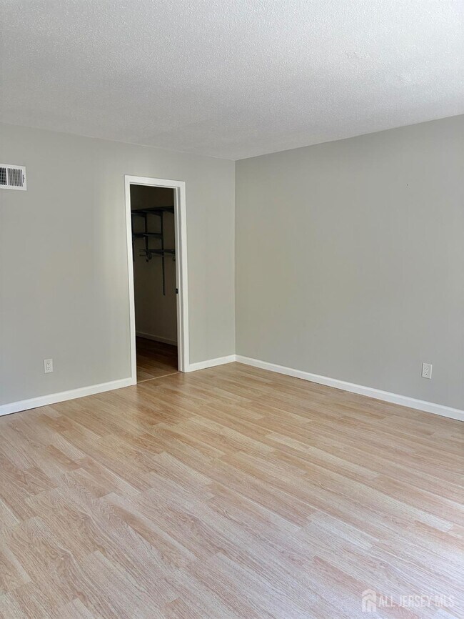 Building Photo - 43 Deerberry Ln