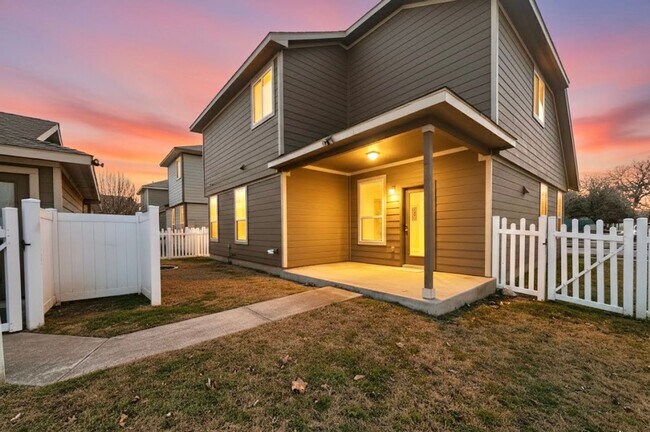 Building Photo - NEW MANAGEMENT IN ROUND ROCK TX!!!!!