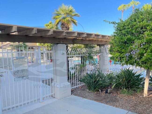 Building Photo - 2241 Lago Ventana