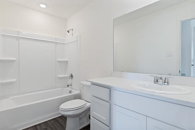 Building Photo - 2200 Mdw Pk Dr