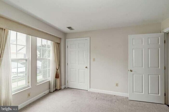 Building Photo - 8303 Bluebird Way