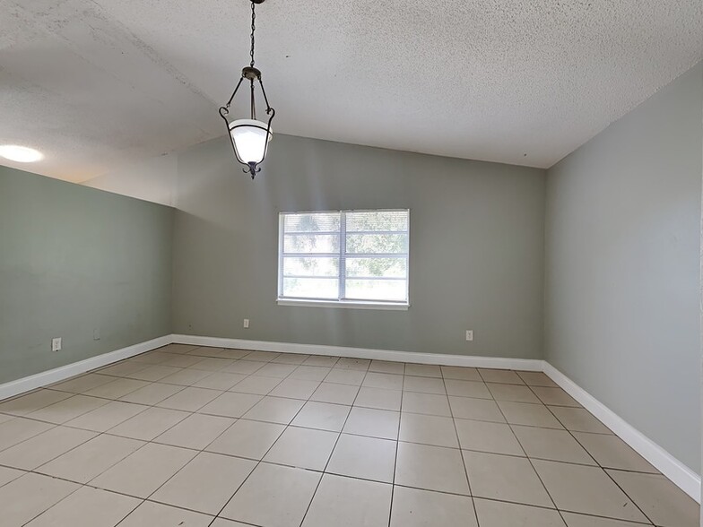 Building Photo - 907 19th St