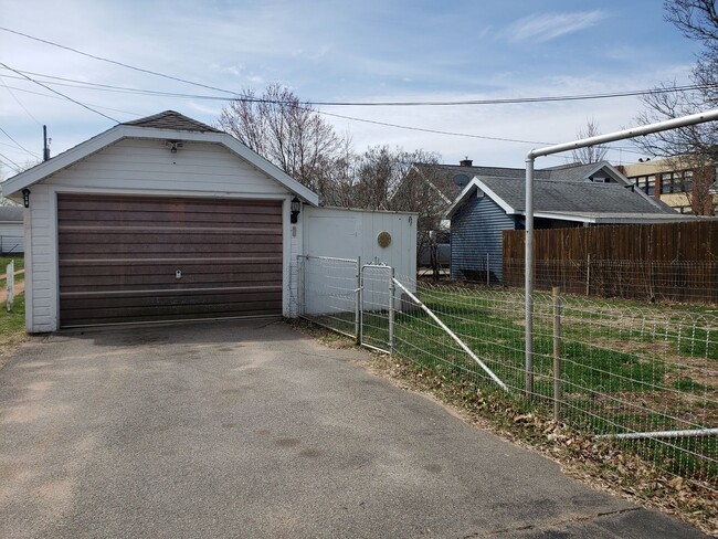 Building Photo - 3 bed 1.5 bath single family home in Wausau
