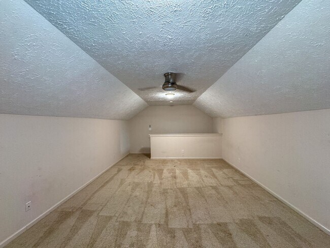 Building Photo - Lovely 3 Bed 2 Bath Home with Bonus Room