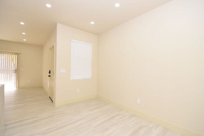 Building Photo - Modern 1-Bedroom Condo in Coronado Palms!