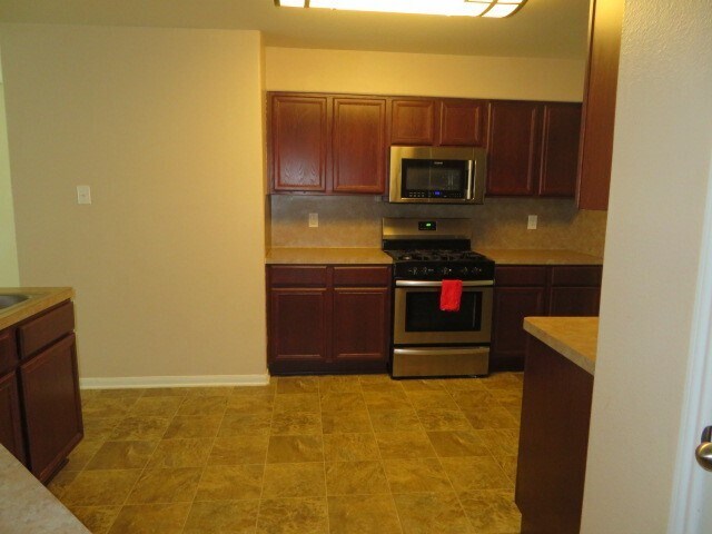 Building Photo - 5042 Blue Spruce Hill St