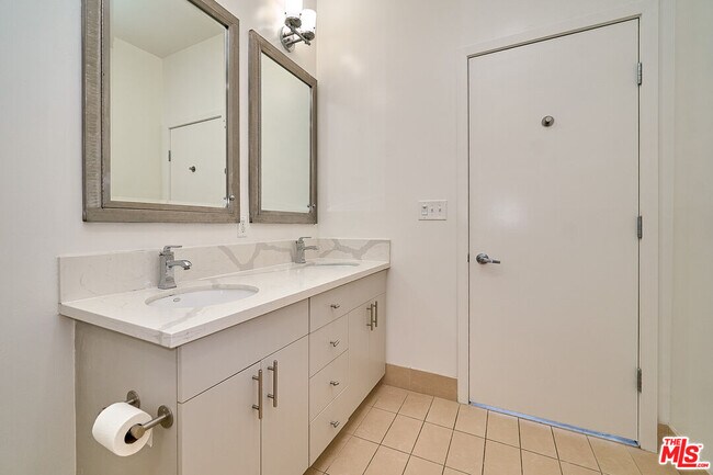 Building Photo - 3810 Wilshire Blvd