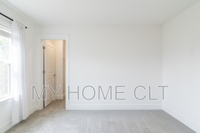 Building Photo - 2617 Dr Carver Rd