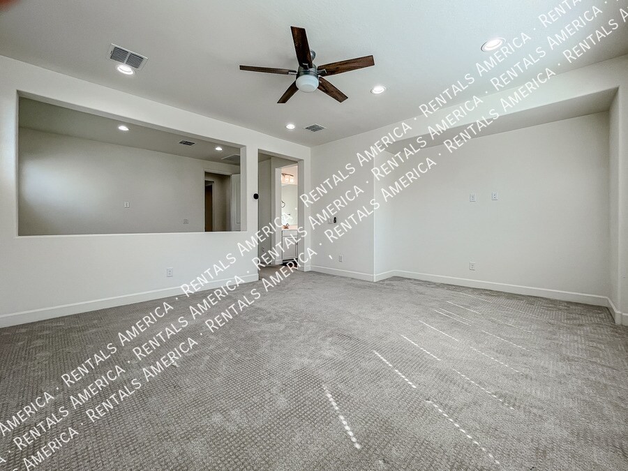 Building Photo - 657 W Browning Pl