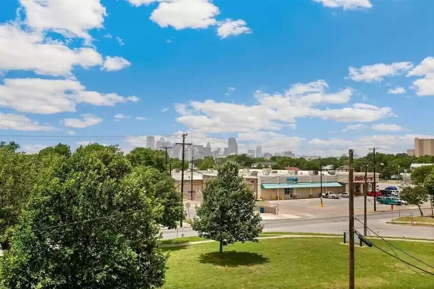 Building Photo - 4911 Alton Ave