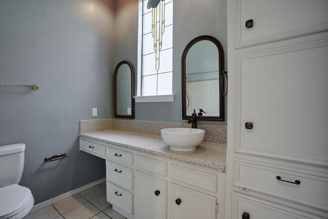 Building Photo - 6501 Cascada Dr