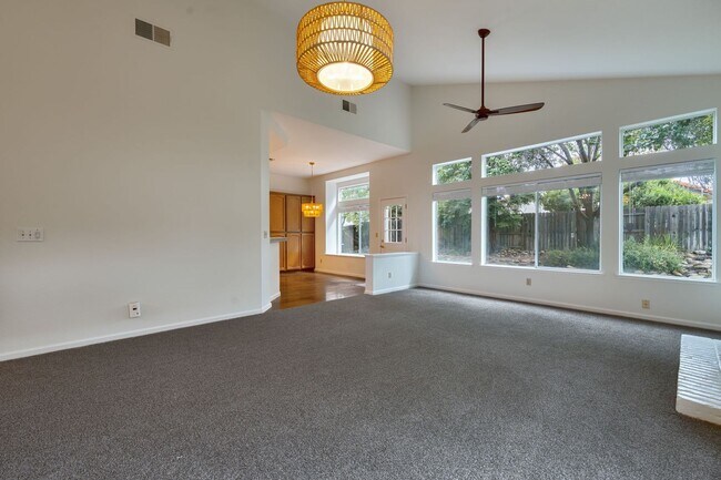 Building Photo - Updated 3 Bedroom Home with 3-Car Garage i...