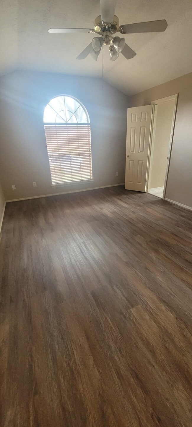 Building Photo - 15334 Baxter Ave