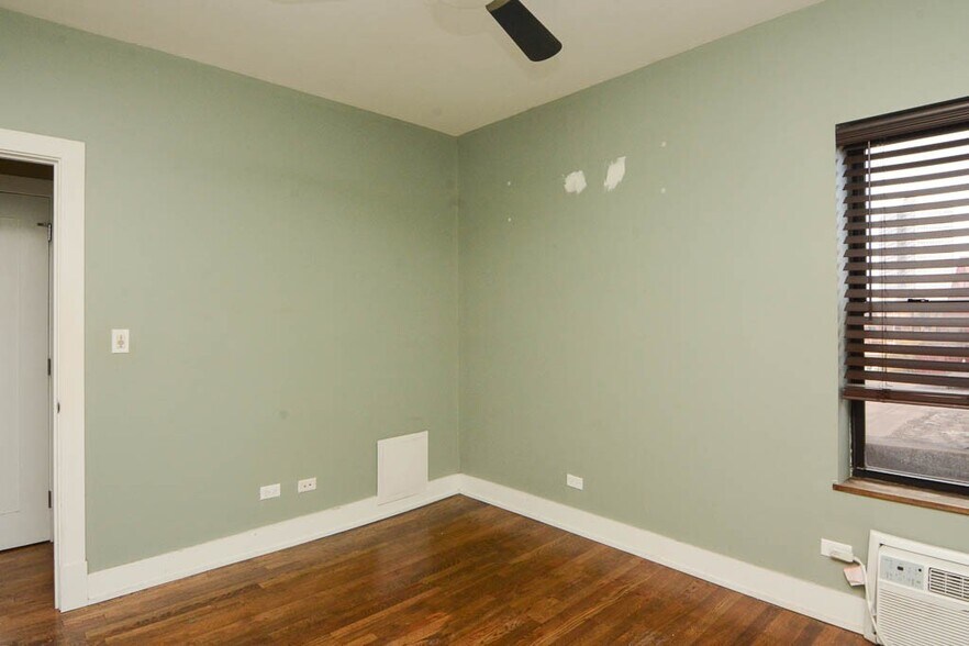 Building Photo - 726 W Addison St