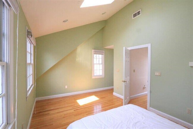 Building Photo - 86 Winter St