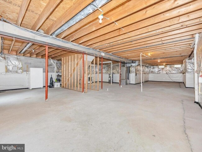 Building Photo - 18818 Liberty Mill Rd