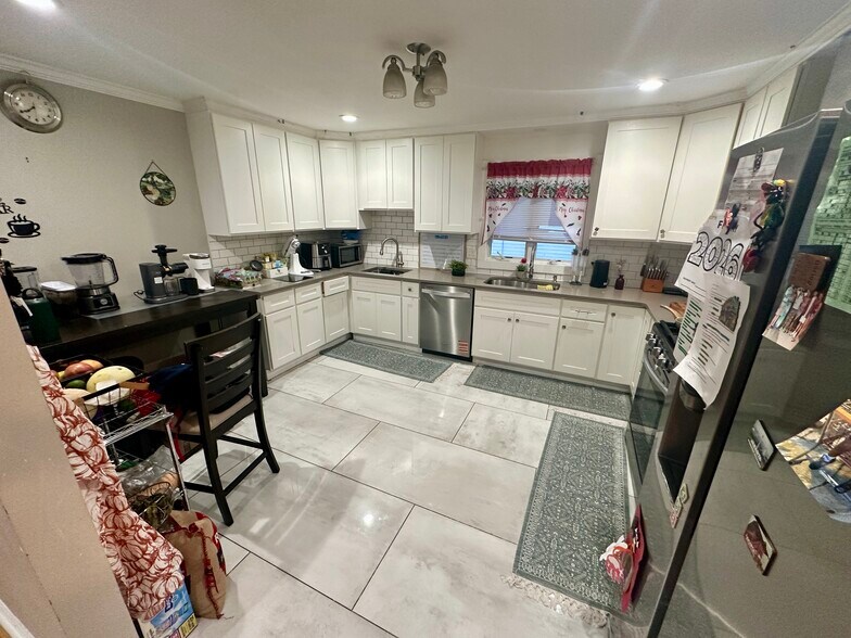 Building Photo - 327 Edgewood Rd