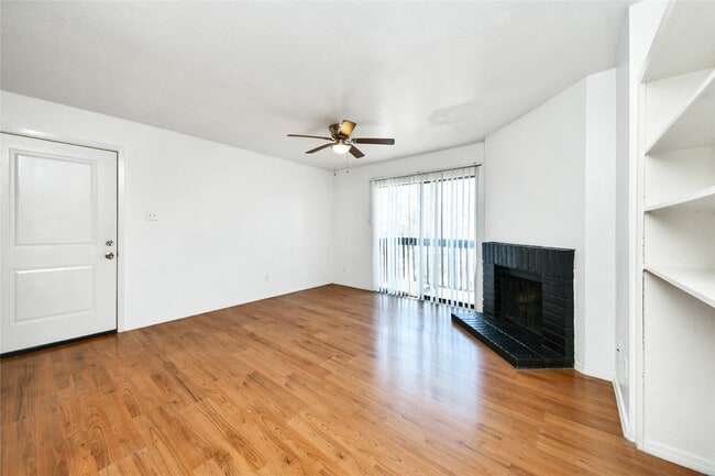 Building Photo - 12905 Woodforest Blvd