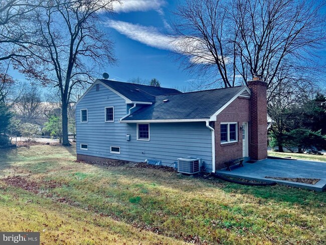 Building Photo - 241 Old Court House Rd NE