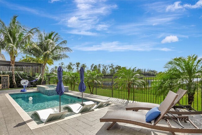 Building Photo - 17113 Aquavera Way