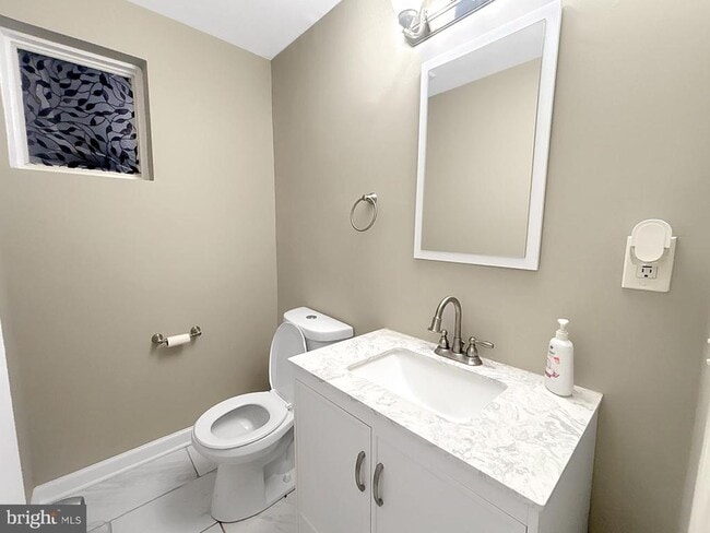 Building Photo - 1026 W Fayette St