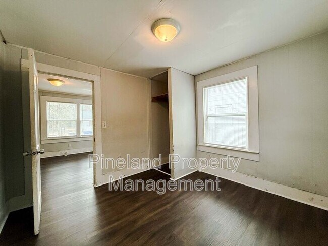 Building Photo - 407 Andy St