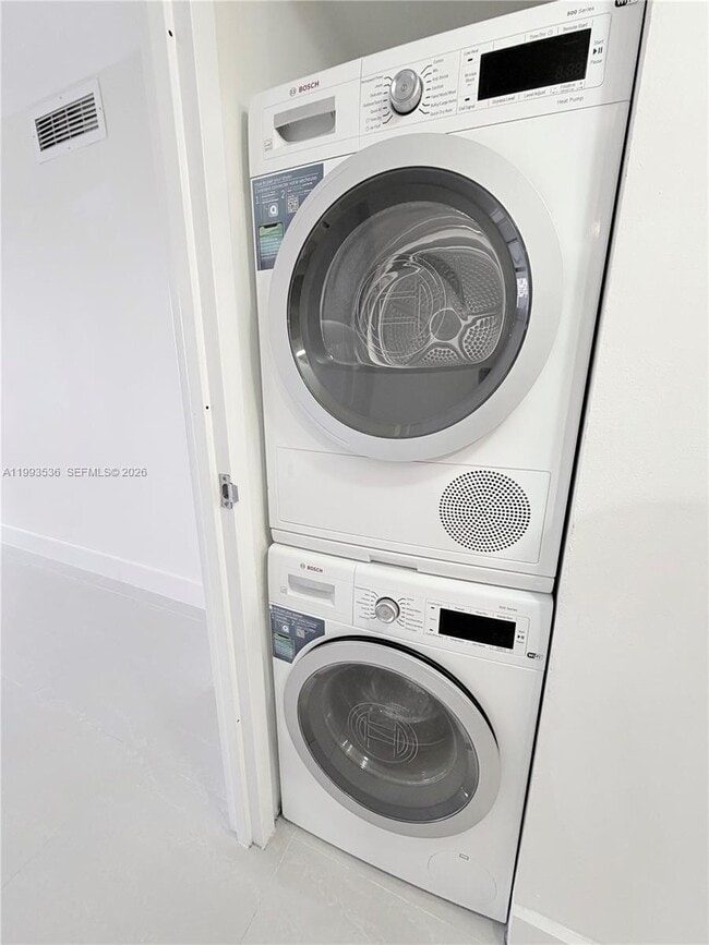 Building Photo - 2333 Brickell Ave