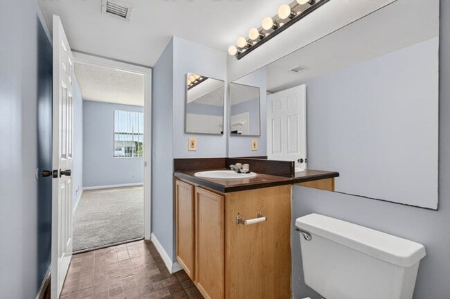 Building Photo - 2 Bedroom 2 Bathroom Move-In Ready Rental near Tanger Outlets!
