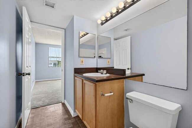 Building Photo - 724 Executive Center Dr