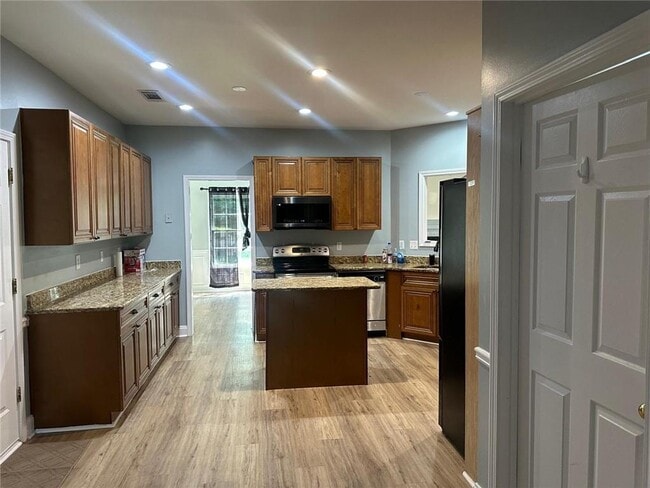 Building Photo - 1702 Stonegate Way SW