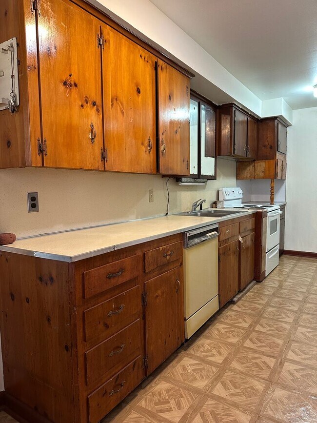 Building Photo - Contact Peggy at 501-676-1758