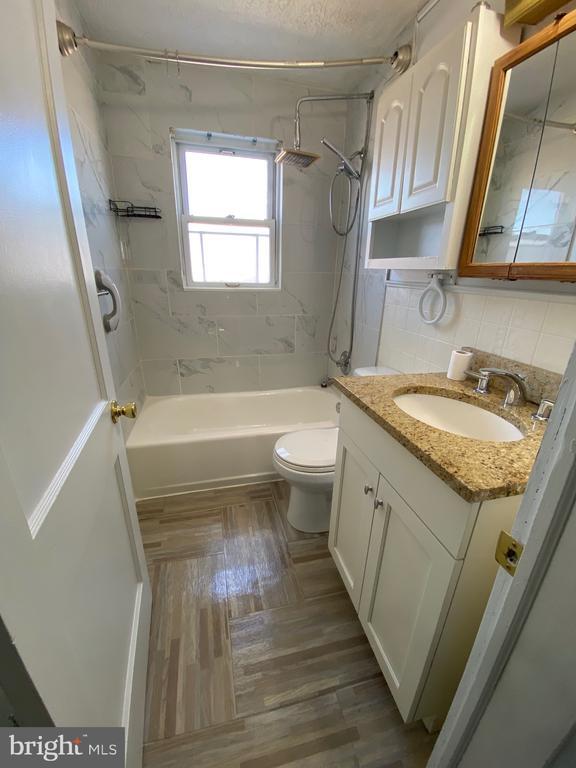 Building Photo - 2167 Graythorn Rd