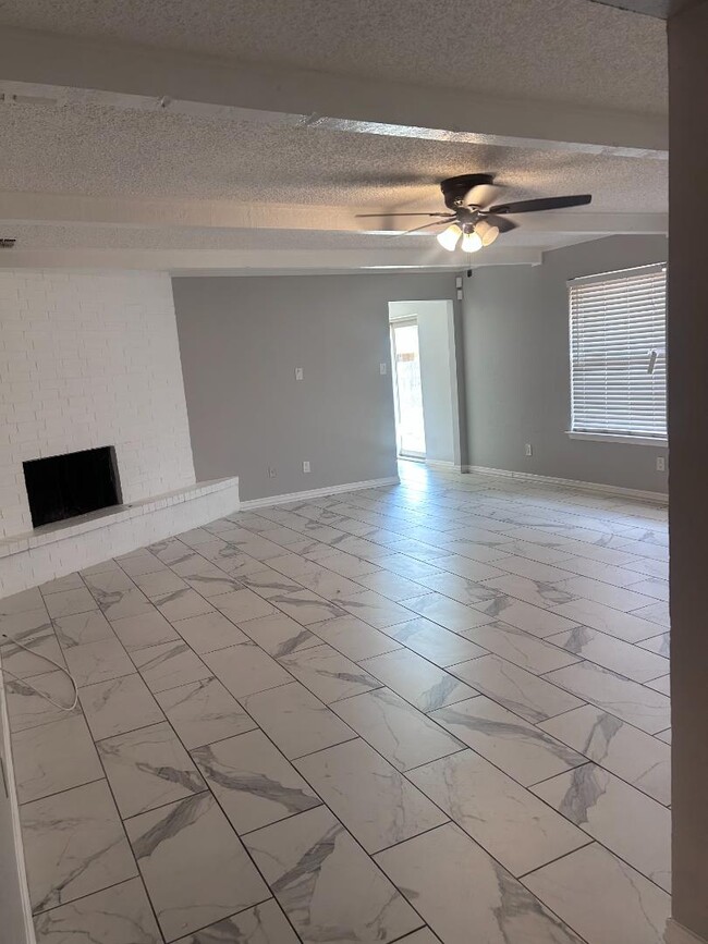 Building Photo - 1446-1448 Pinnacle Peak Dr