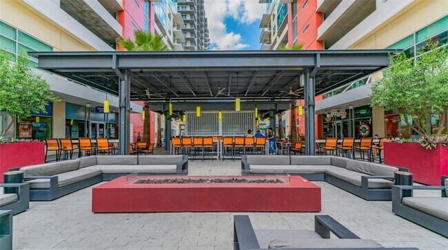 Building Photo - 1120 E Kennedy Blvd