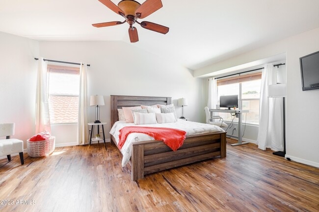 Building Photo - 1431 E Century Ave