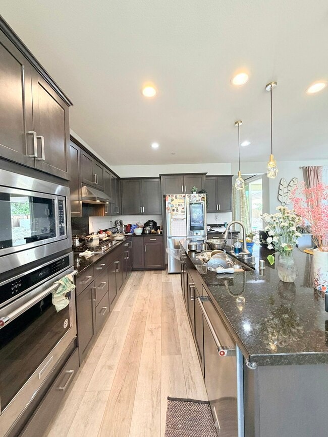 Building Photo - 1676 S Central Pkwy