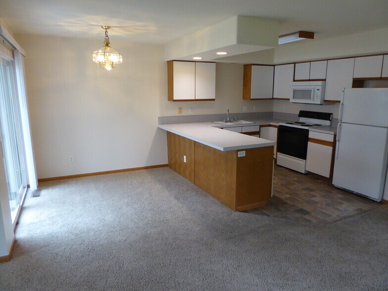 Building Photo - 1637 Westbridge Dr