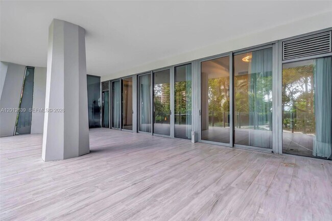 Building Photo - 2831 S Bayshore Dr