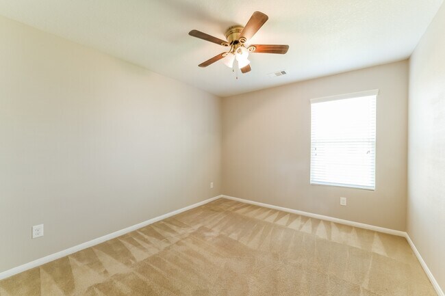 Building Photo - 9909 Hyacinth Way