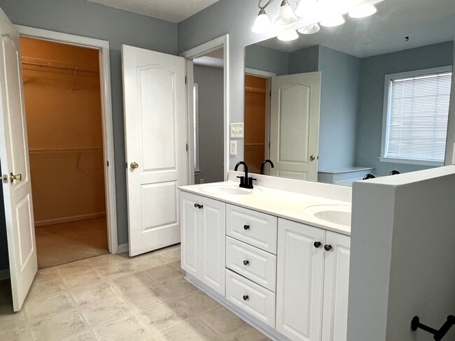 Building Photo - Absolutely Adorable Home Near Lake Joy Elementary