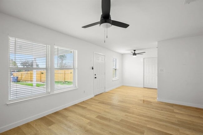 Building Photo - 1317 Mckie Cove