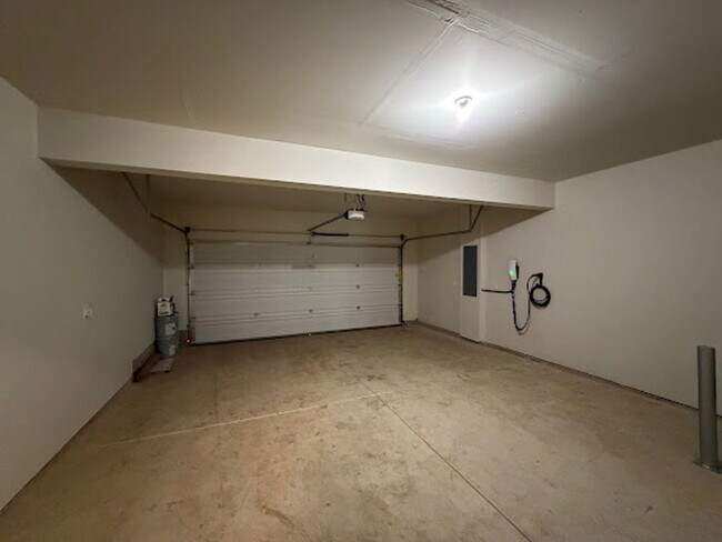 Building Photo - A Perfect Blend of New & Timeless – 4BR, 3...