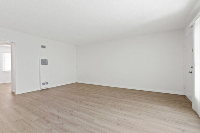 Building Photo - 927 3rd St